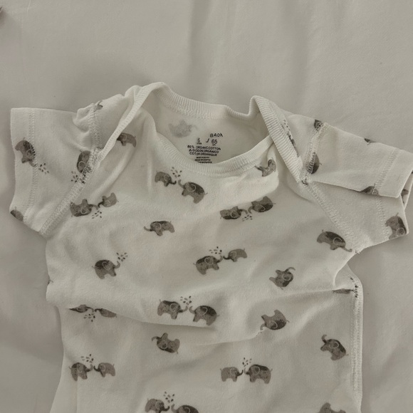 4-pack onesie bundle 3-6M - Picture 3 of 4